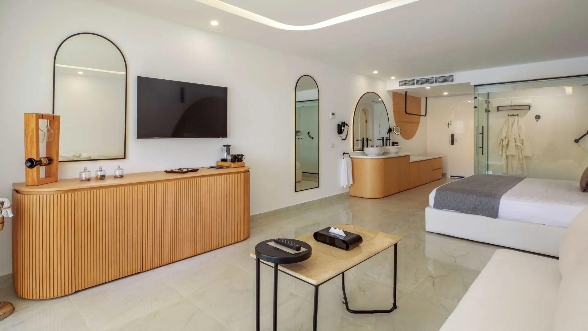 A Room With A Bed And A Tv